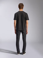 Alpinestars CSF Tee, czarna koszulka z krótkim rękawem, widok z tyłu na modelu, casualowy streetwear motorsportowy
