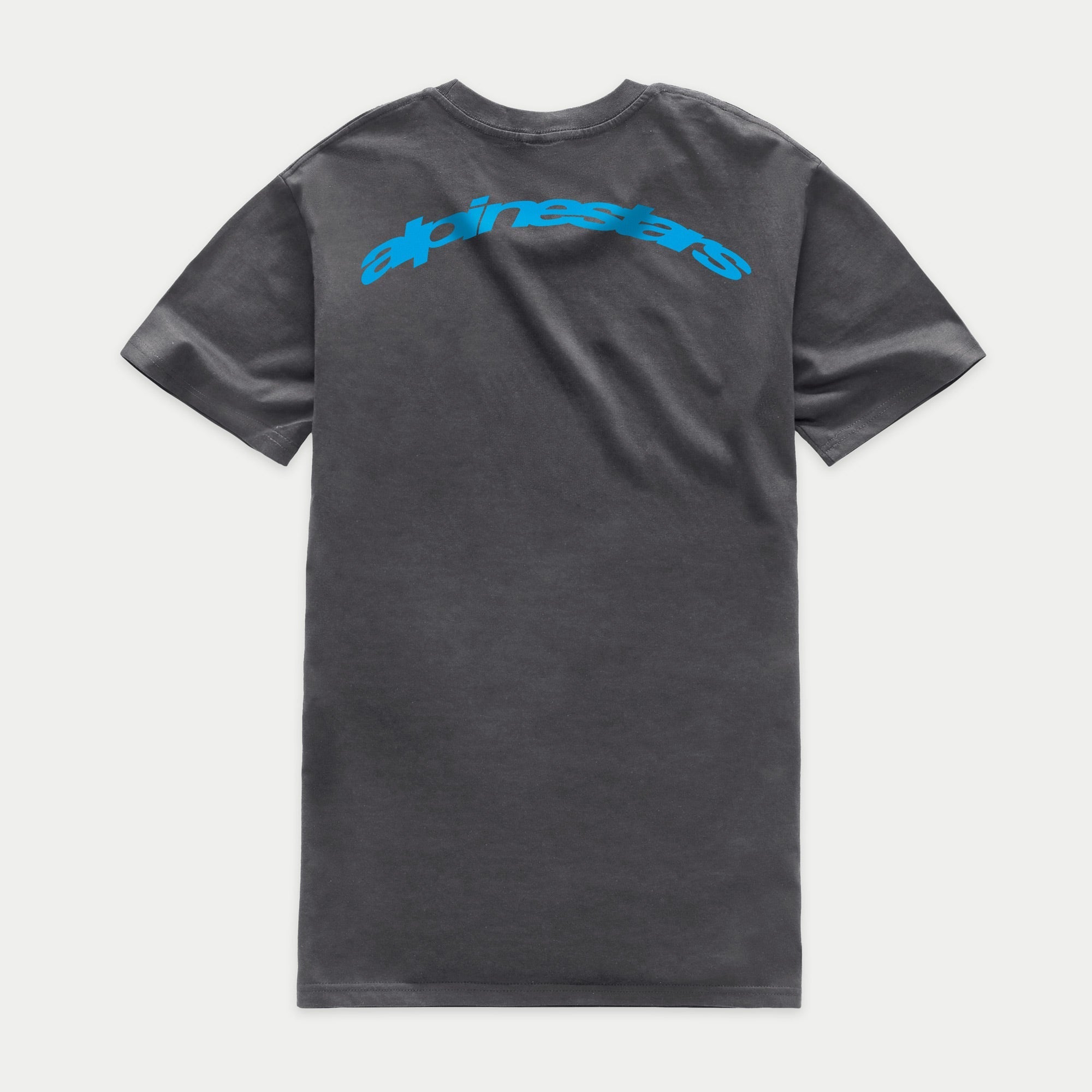 Alpinestars Horizon CSF Tee, koszulka z krótkim rękawem, ciemnoszara, widok z tyłu z niebieskim łukowym napisem Alpinestars na wysokości ramion, codzienna odzież sportowa