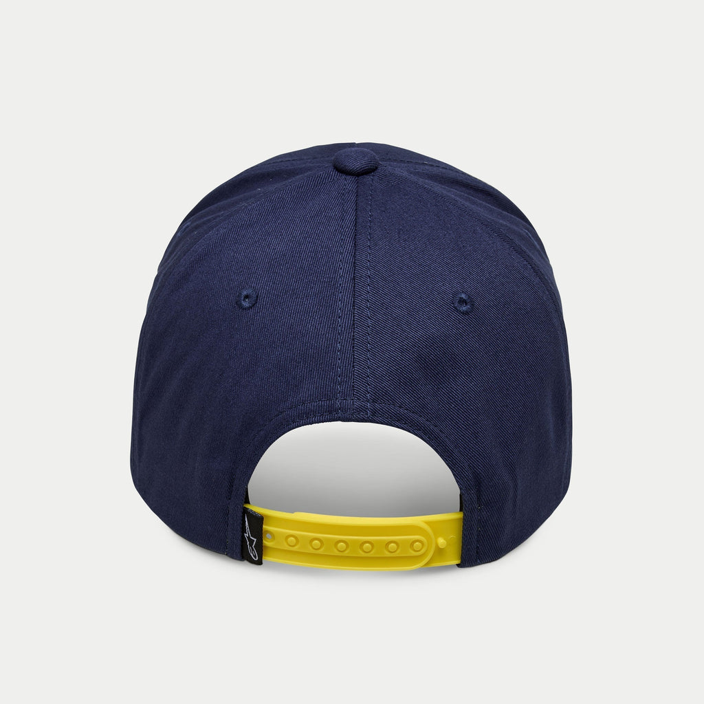 Alpinestars Par Hat, granatowa czapka typu snapback, widok z tyłu z jaskrawożółtym regulowanym paskiem i małą czarną metką z logo, usztywniona korona z bawełnianego twillu, sportowe nakrycie głowy