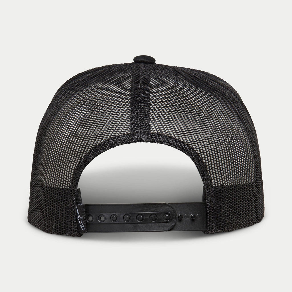 Alpinestars Ride 4.0 Camo Trucker Hat, czarna, widok z tyłu pokazujący przewiewną koronę z siateczki i regulowany plastikowy pasek snapback z małą metką z logo, codzienne nakrycie głowy inspirowane sportami motorowymi.