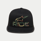 Alpinestars Ride 4.0 Camo Trucker Hat, czarna czapka z daszkiem typu trucker, logo i napis „RIDE” w motywie camo, usztywniona korona, płaski daszek, czarna siateczka z tyłu, sportowy styl