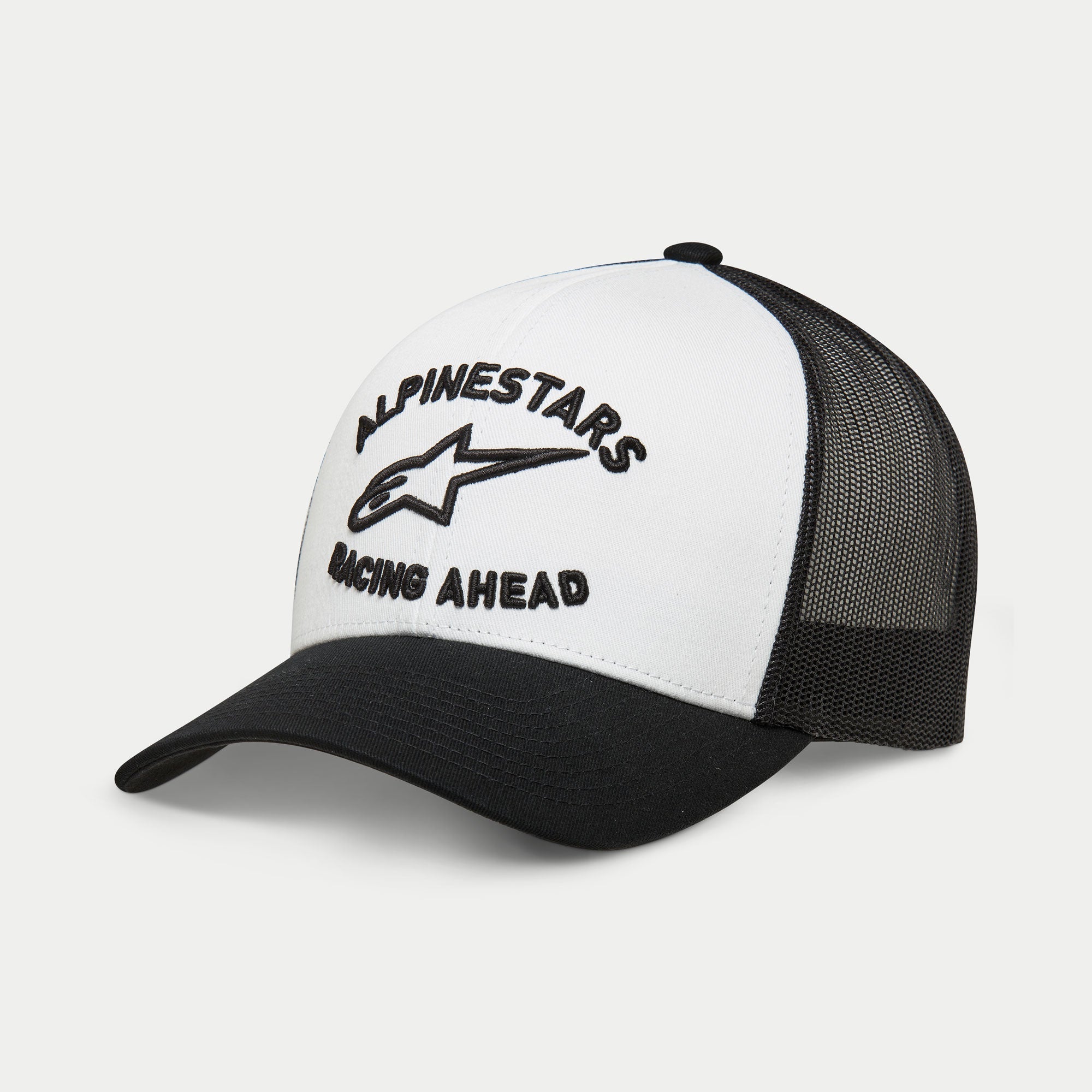 Alpinestars Triple Trucker Hat, codzienna czapka typu trucker, biało-czarna, czarny haft 3D z logo gwiazdy i napisem „Racing Ahead”, zakrzywiony daszek z siatkowym tyłem, odzież sportowa streetwear