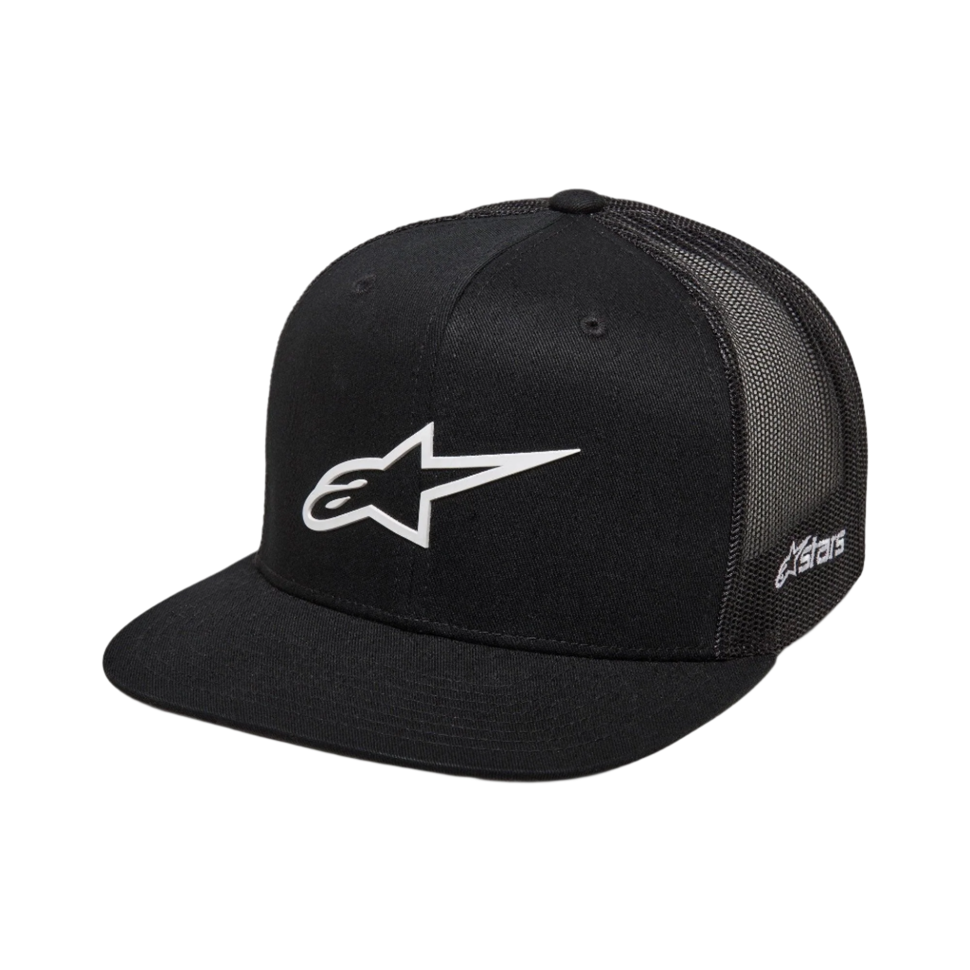 Alpinestars 3D Ageless Trucker Hat, czarna czapka typu trucker, białe logo Alpinestars, płaski daszek, sztywna korona, czarny tył z siateczki, codzienna odzież sportowa inspirowana motorsportem
