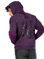 Alpinestars Perpetuate Hoodie, fioletowy polar melanżowy, widok z tyłu z dużą czarną grafiką „A STARS” i ciemnofioletowymi wstawkami na łokciach oraz kapturze, casualowa odzież uliczna inspirowana motorsportem