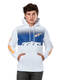 Alpinestars Specter Hoodie, biała z niebieskim panelem gradientowym na piersi, pomarańczowe logo gwiazdy i napisy na rękawach, biały napis „astars”, przednia kieszeń kangurka, kaptur ze sznurkiem, codzienna odzież motorsportowa w stylu streetwear