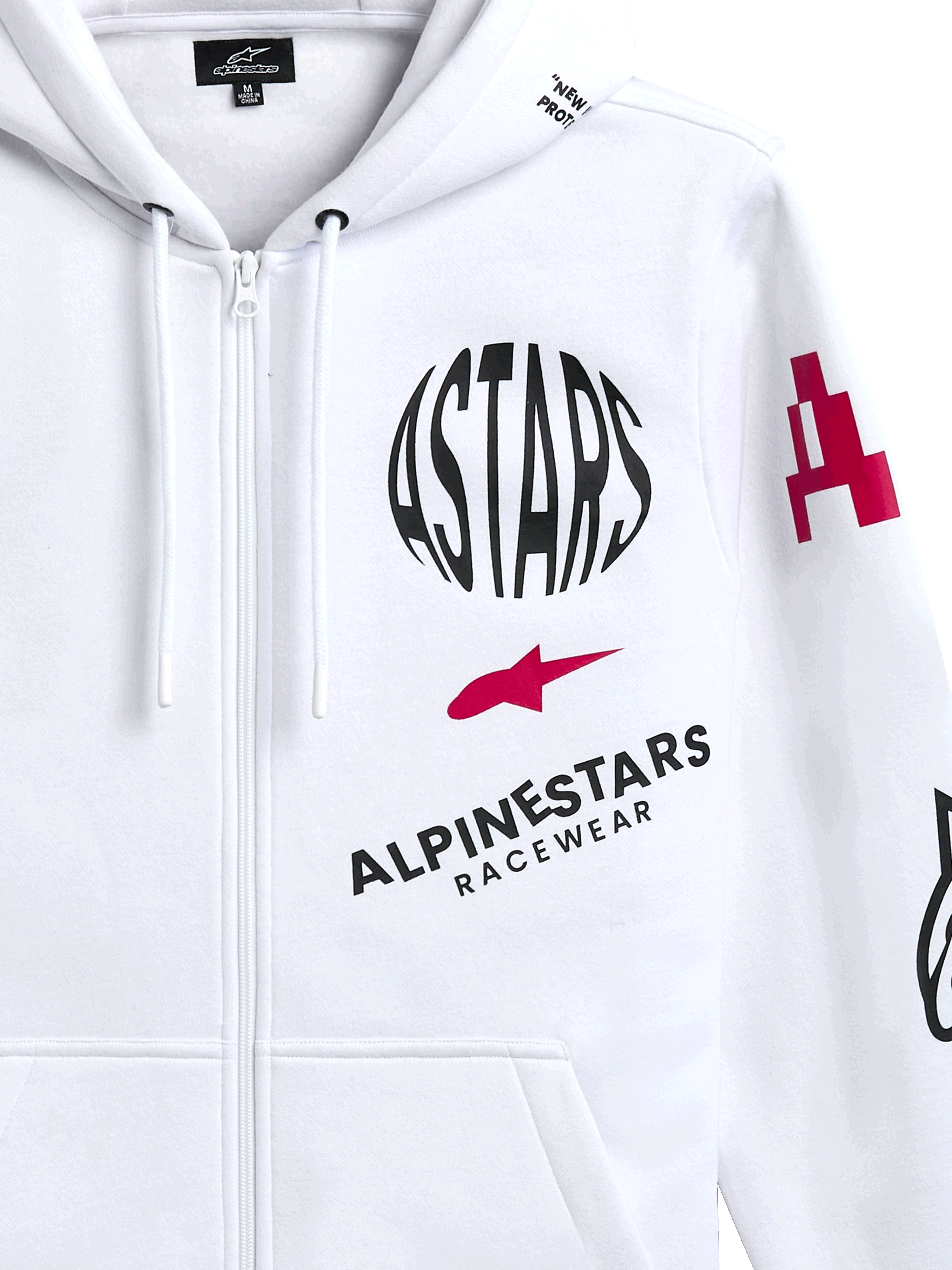 Bluza z kapturem Alpinestars Variegate, biała polarowa bluza zapinana na zamek z przodu, z okrągłym czarnym logo ASTARS, czerwonym symbolem gwiazdy i brandingiem Alpinestars Racewear na piersi, codzienna odzież uliczna w stylu motorsportowym