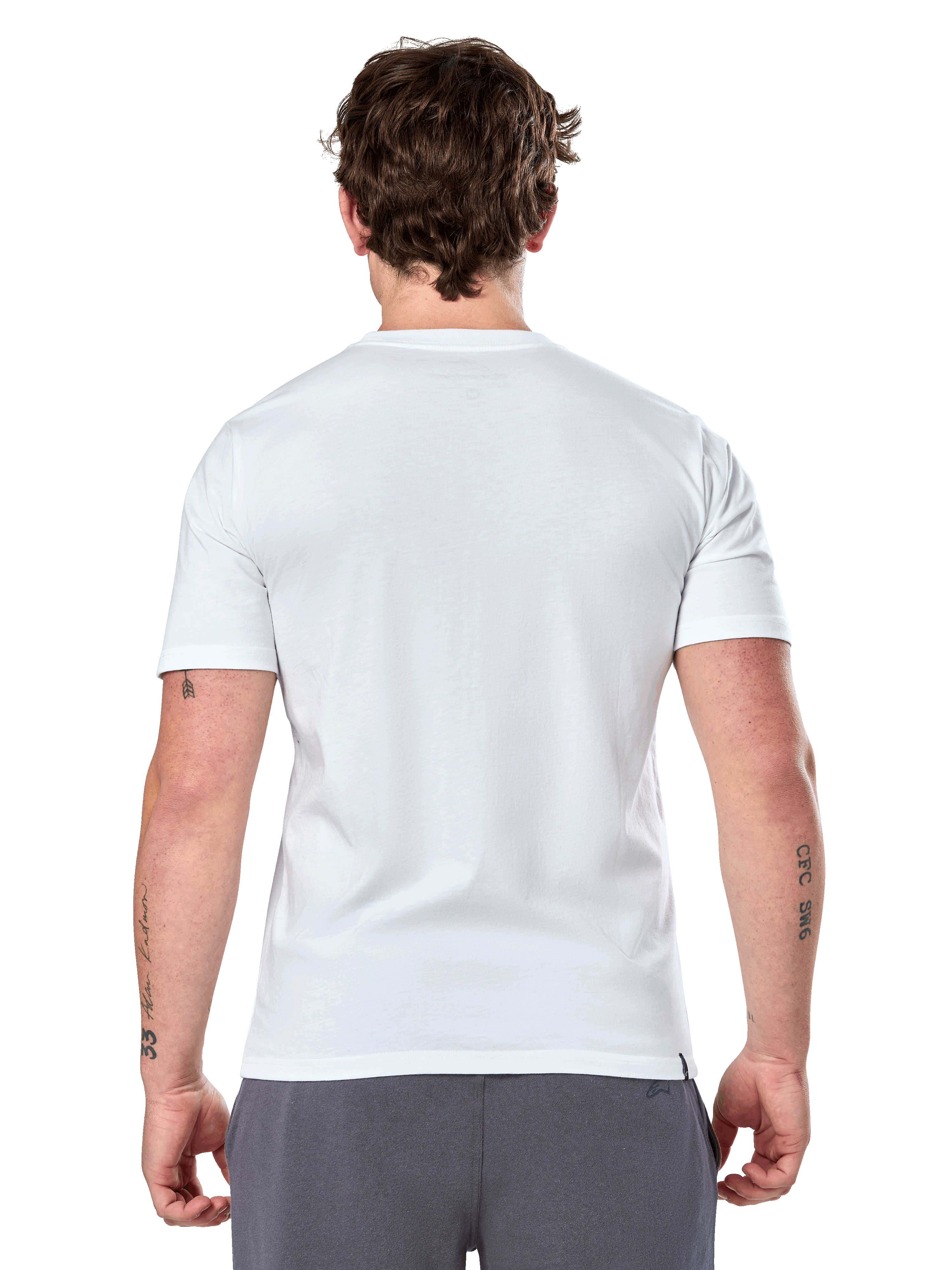 Alpinestars Geografica CSF Tee, biała koszulka z krótkim rękawem, widok z tyłu, model w szarych spodniach, casualowy motorsportowy streetwear