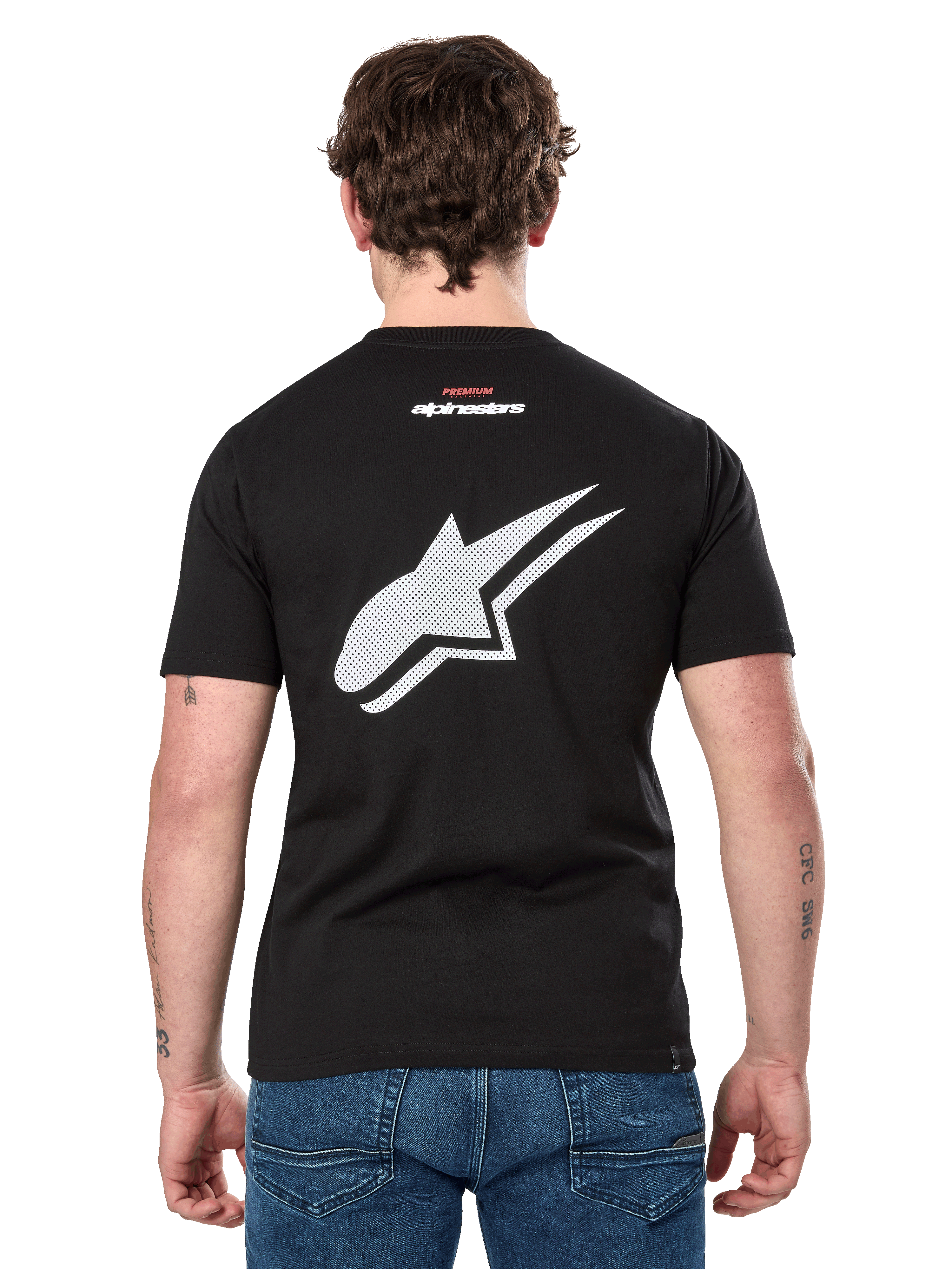 Alpinestars Formulate CSF Tee, koszulka z krótkim rękawem, czarna, widok z tyłu przedstawiający duże białe perforowane logo Astars i małe logo Alpinestars, sportowa odzież codzienna inspirowana motorsportem