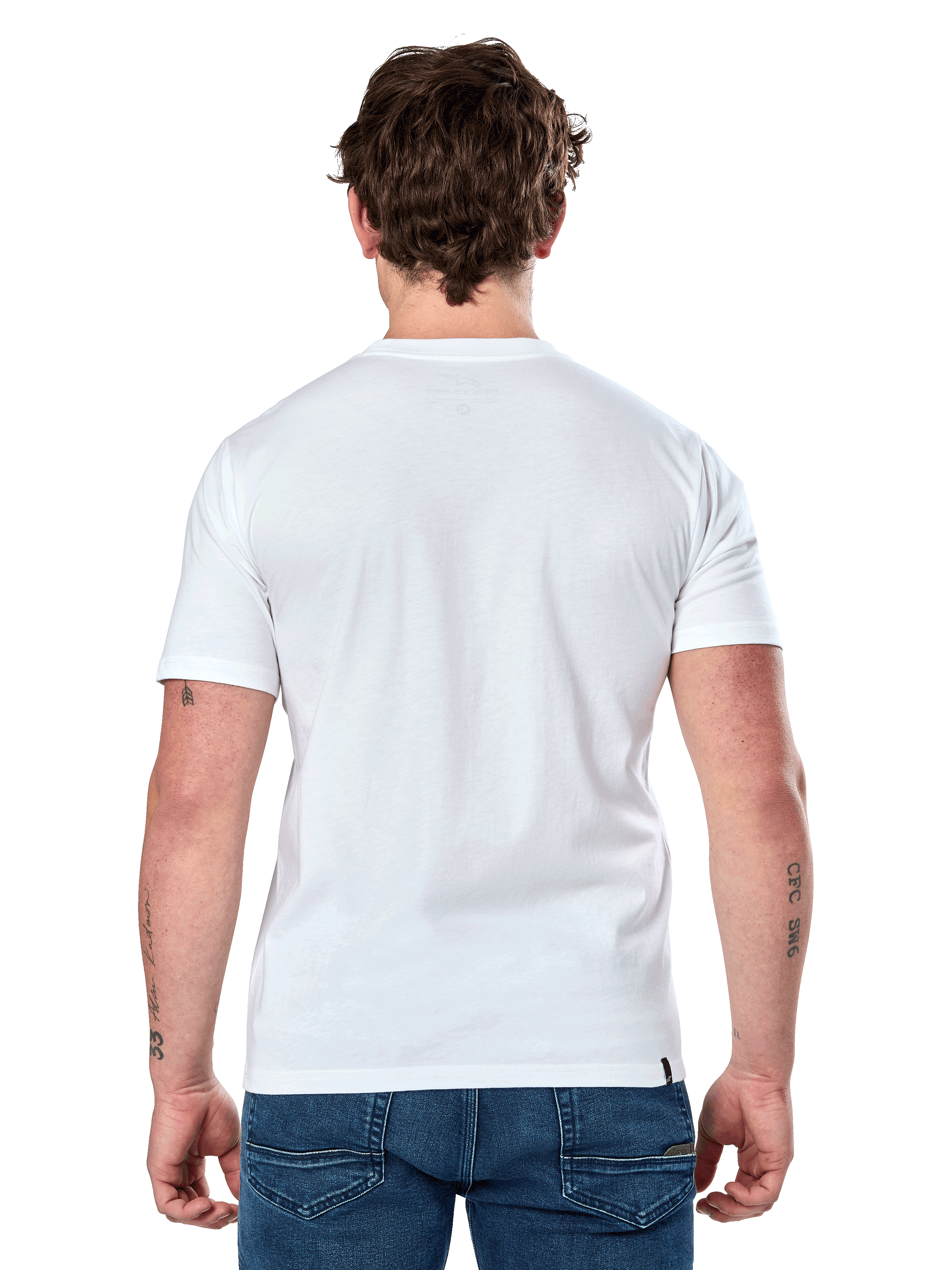 Alpinestars Dot Carbon Csf Tee, koszulka z krótkim rękawem, biała, widok z tyłu na modelu, noszona z niebieskimi jeansami, casualowa odzież motorsportowa