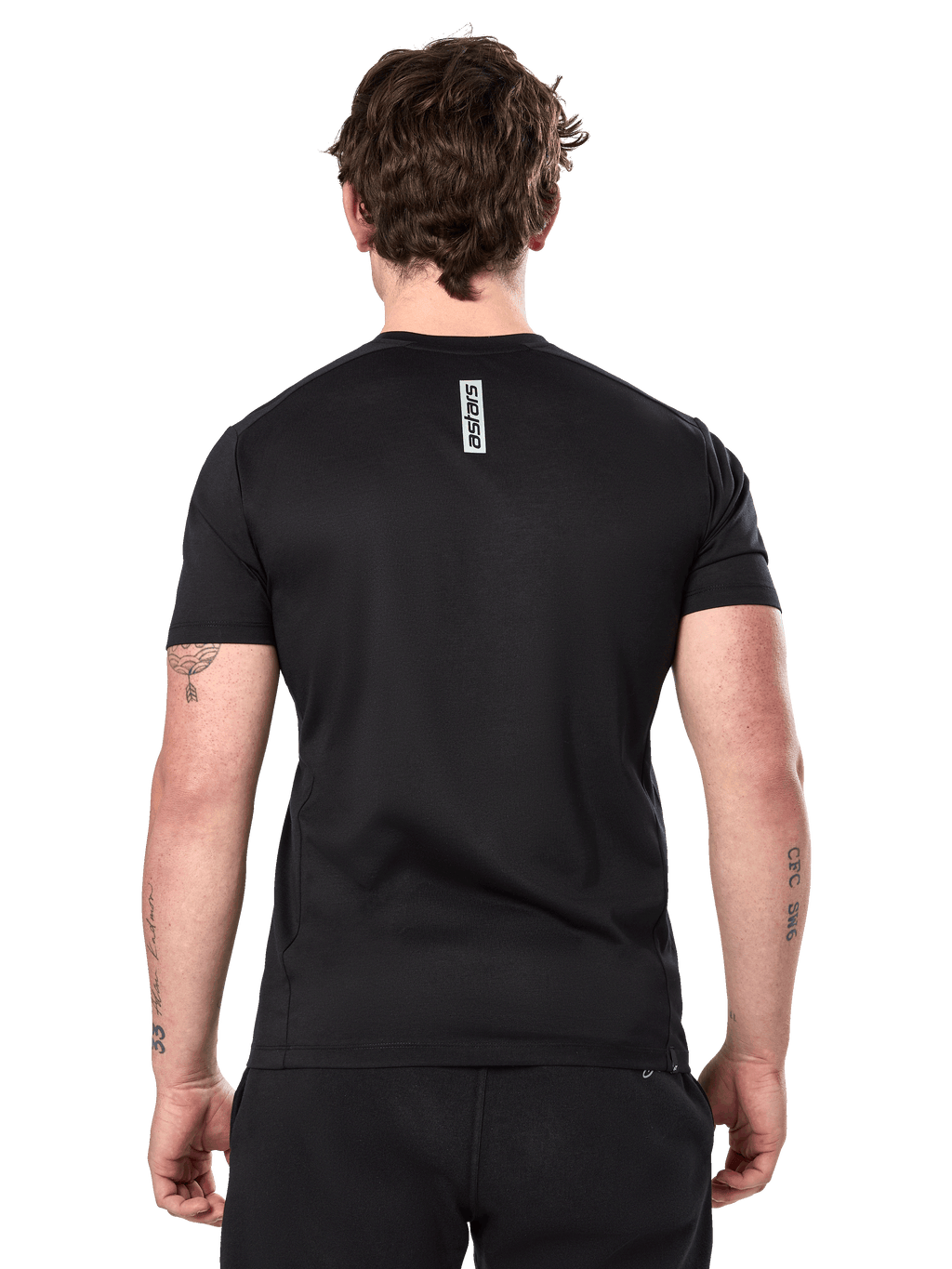 Alpinestars Point Performance Tee, koszulka z krótkim rękawem, czarna, widok z tyłu na mężczyźnie, pionowy nadruk napisu „astars” w górnej części pleców, codzienna odzież sportowa