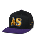 Alpinestars Franchise Hat, czapka z płaskim daszkiem, czarno-fioletowa, złote haftowane logo AS 3D z białym konturem, fioletowy daszek i guzik na górze, usztywniona konstrukcja Flex Fit