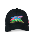 Alpinestars Vivid Hat, czarna czapka z daszkiem typu baseball, wyraziste haftowane logo 3D z różowymi, niebieskimi i zielonymi akcentami, półstrukturalna niska korona, casualowy styl motorsportowy