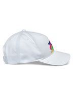 Alpinestars Vivid Hat, biała czapka z daszkiem, widok z boku, niskoprofilowa bejsbolówka z zakrzywionym daszkiem, bawełniana tkanina twill, wielokolorowy haft z przodu, sportowe nakrycie głowy