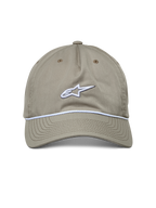 Alpinestars Tyler Hat, sportowa czapka codzienna, kolor khaki, widok z przodu z białym haftowanym logo i ozdobnym plecionym sznurem, zakrzywiony daszek, konstrukcja z niską koroną
