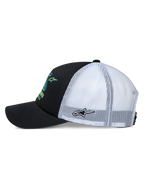 Alpinestars Ayess Trucker Hat, widok z boku, czarny przód i zakrzywiony daszek z białą siateczką z tyłu, kolorowa grafika z przodu i haftowana gwiazda z boku, codzienne nakrycie głowy inspirowane motorsportem
