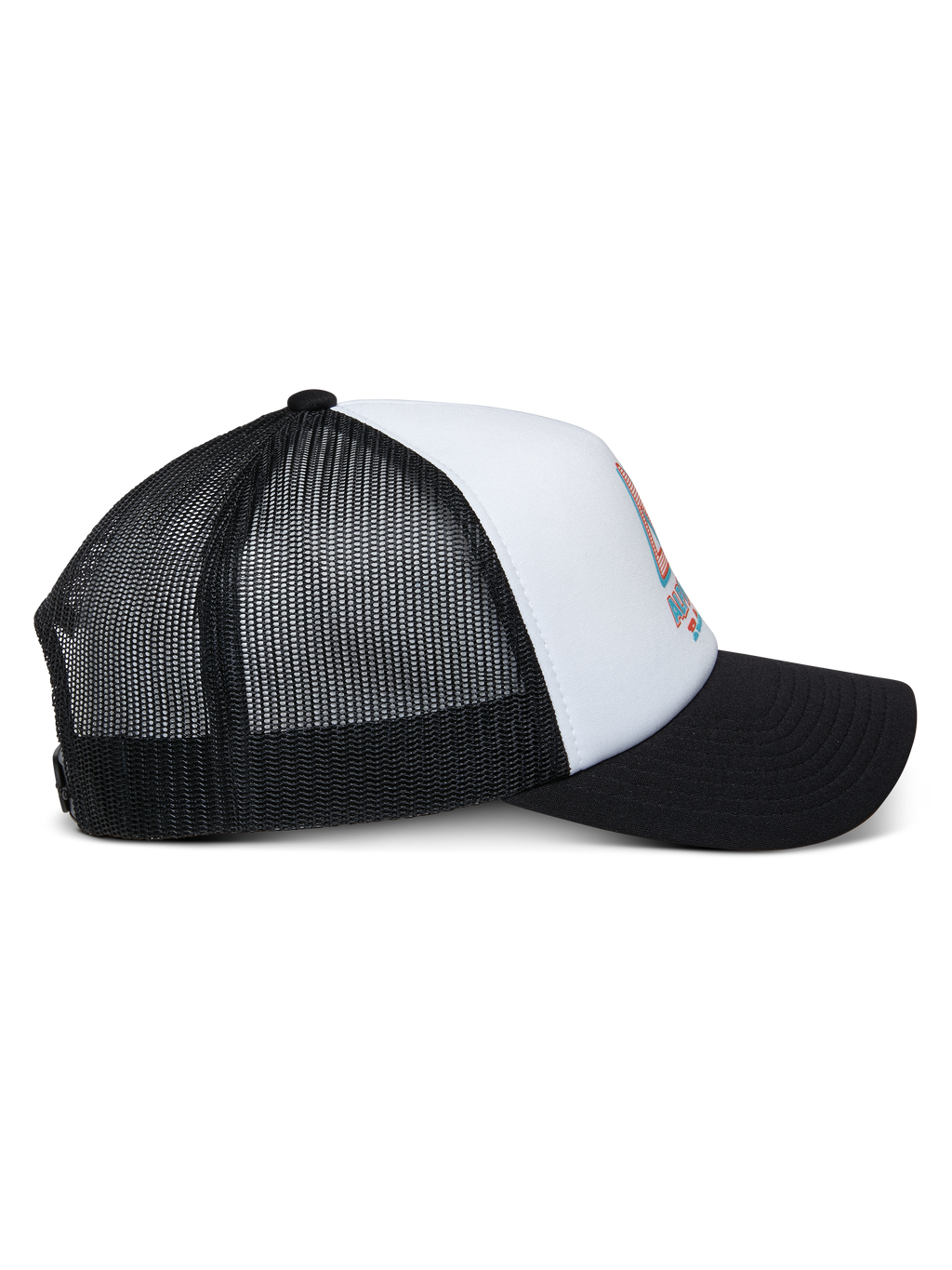 Alpinestars Ayess Trucker Hat, biało-czarna, widok z boku z zakrzywionym czarnym daszkiem, białą piankową koroną z nadrukiem logo z przodu i przewiewnym tyłem z czarnej siateczki, codzienne nakrycie głowy w stylu motorsportowym