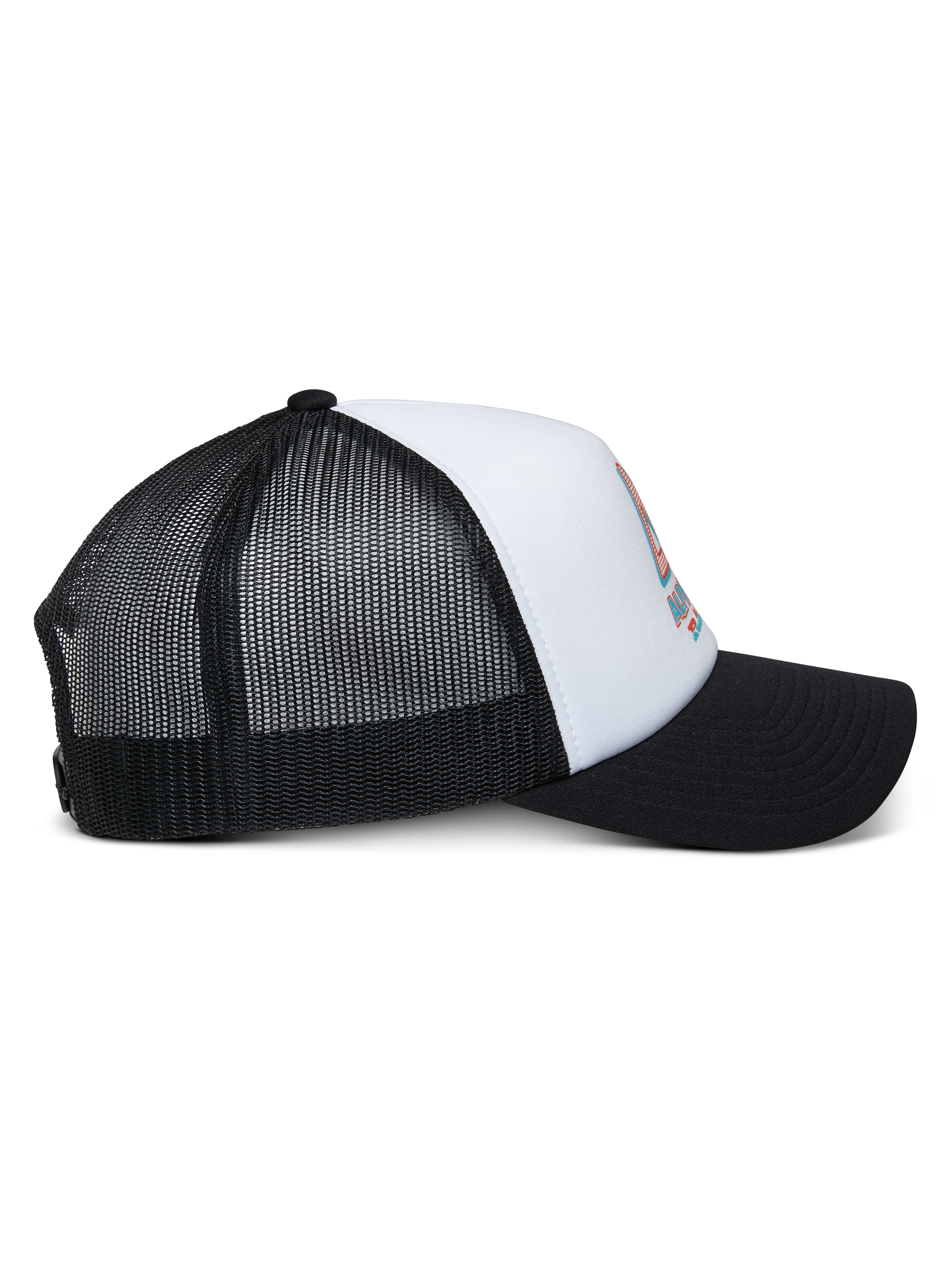 Alpinestars Ayess Trucker Hat, biało-czarna, widok z boku z zakrzywionym czarnym daszkiem, białą piankową koroną z nadrukiem logo z przodu i przewiewnym tyłem z czarnej siateczki, codzienne nakrycie głowy w stylu motorsportowym