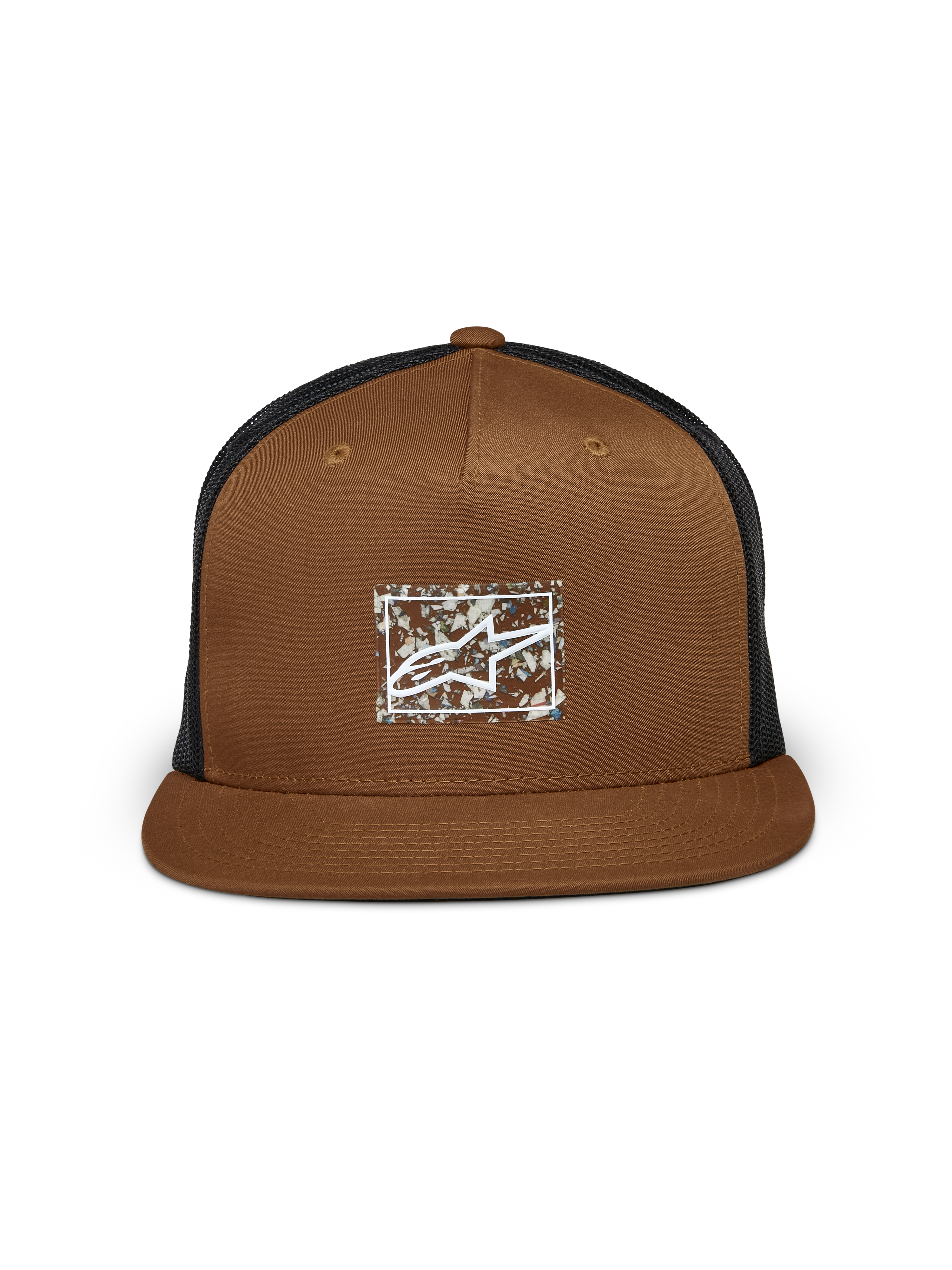 Alpinestars Mackinic Trucker Hat, brązowo-czarna czapka typu trucker, płaski daszek i usztywniona korona, logo z recyklingowego papieru TPU na przodzie, czarna siateczka z tyłu, casualowy dodatek sportowy