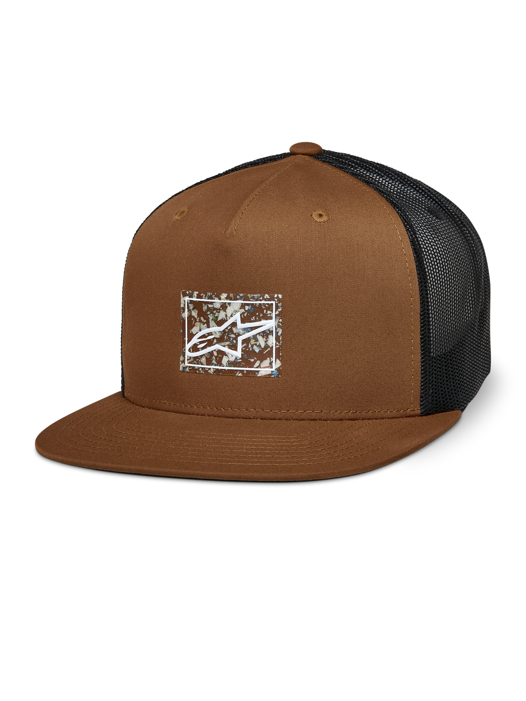Alpinestars Mackinic Trucker Hat, brązowa z czarną siatką z tyłu, usztywniana korona i płaski daszek, białe logo A-star na prostokątnej nakrapianej naszywce, codzienne nakrycie głowy inspirowane sportami motorowymi
