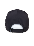 Alpinestars Apex Hat, czarna czapka, widok z tyłu prezentujący regulowany pasek na rzep, bezszwową konstrukcję korony i oddychającą tkaninę techniczną do odzieży sportowej