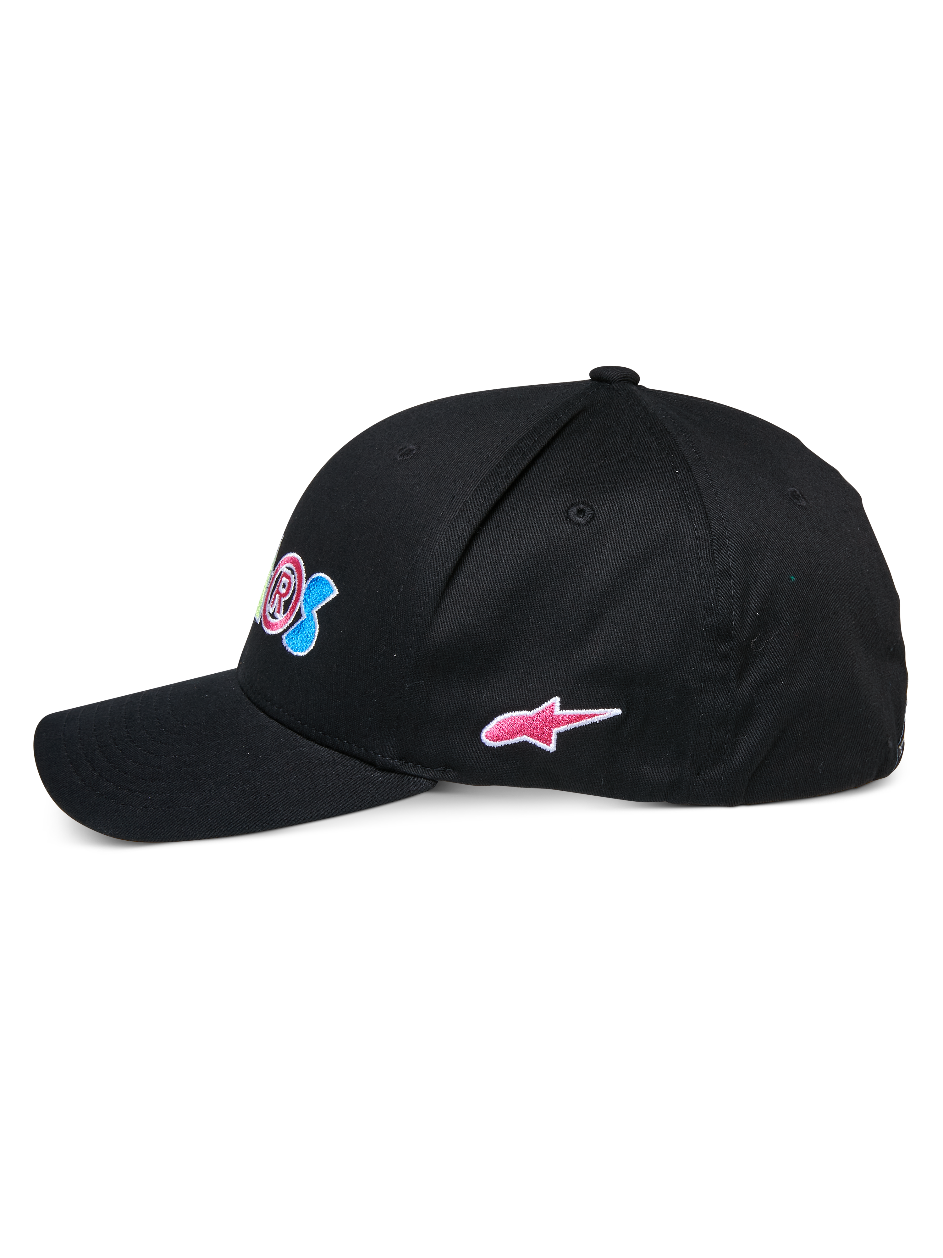 Alpinestars Cereal Hat, czarna czapka z daszkiem, widok z boku, zakrzywiony daszek z usztywnioną koroną, kolorowy haft z przodu i różowe logo gwiazdy Alpinestars z boku, codzienne sportowe nakrycie głowy