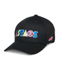 Alpinestars Cereal Hat, czarna czapka z daszkiem, kolorowe haftowane litery ASTARS, czerwone, niebieskie, różowe i zielone litery, zakrzywiony daszek, codzienne nakrycie głowy