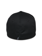 Alpinestars Share Hat, czarna czapka, widok z tyłu pokazujący zamkniętą konstrukcję typu flex-back, małe białe logo Astars na tylnym szwie, codzienna odzież uliczna inspirowana motorsportem