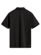 Alpinestars Impetus Sport Polo, koszulka polo z krótkim rękawem, czarna, widok z tyłu pokazujący kołnierzyk i małe logo Alpinestars na dolnej krawędzi, codzienna odzież sportowa z siateczki mock mesh