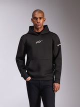 Alpinestars Insight Hoodie, czarna bluza z kapturem typu pullover, białe logo Astars na klatce piersiowej i napis na rękawie, kieszeń typu kangurka, dwustronny polar tri-blend, codzienna odzież motorsportowa w stylu streetwear