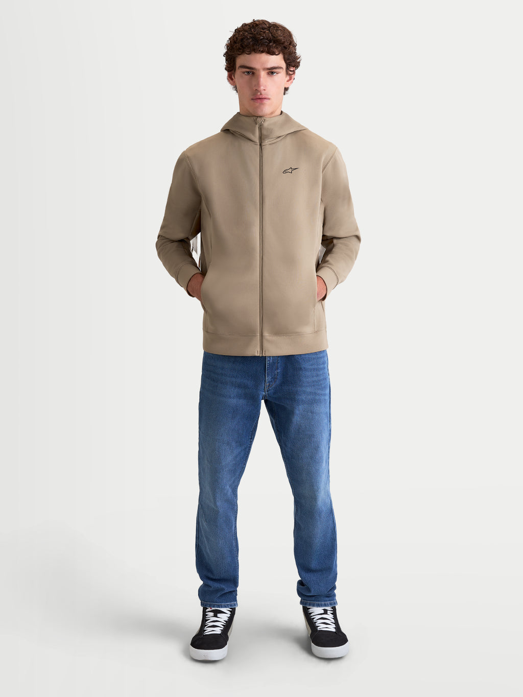 Alpinestars Bluza Z Kapturem Cypher, męska bluza sportowa zapinana na zamek, kolor beżowy, wysoki kaptur, małe czarne logo Alpinestars na piersi, odzież codzienna inspirowana motorsportem.