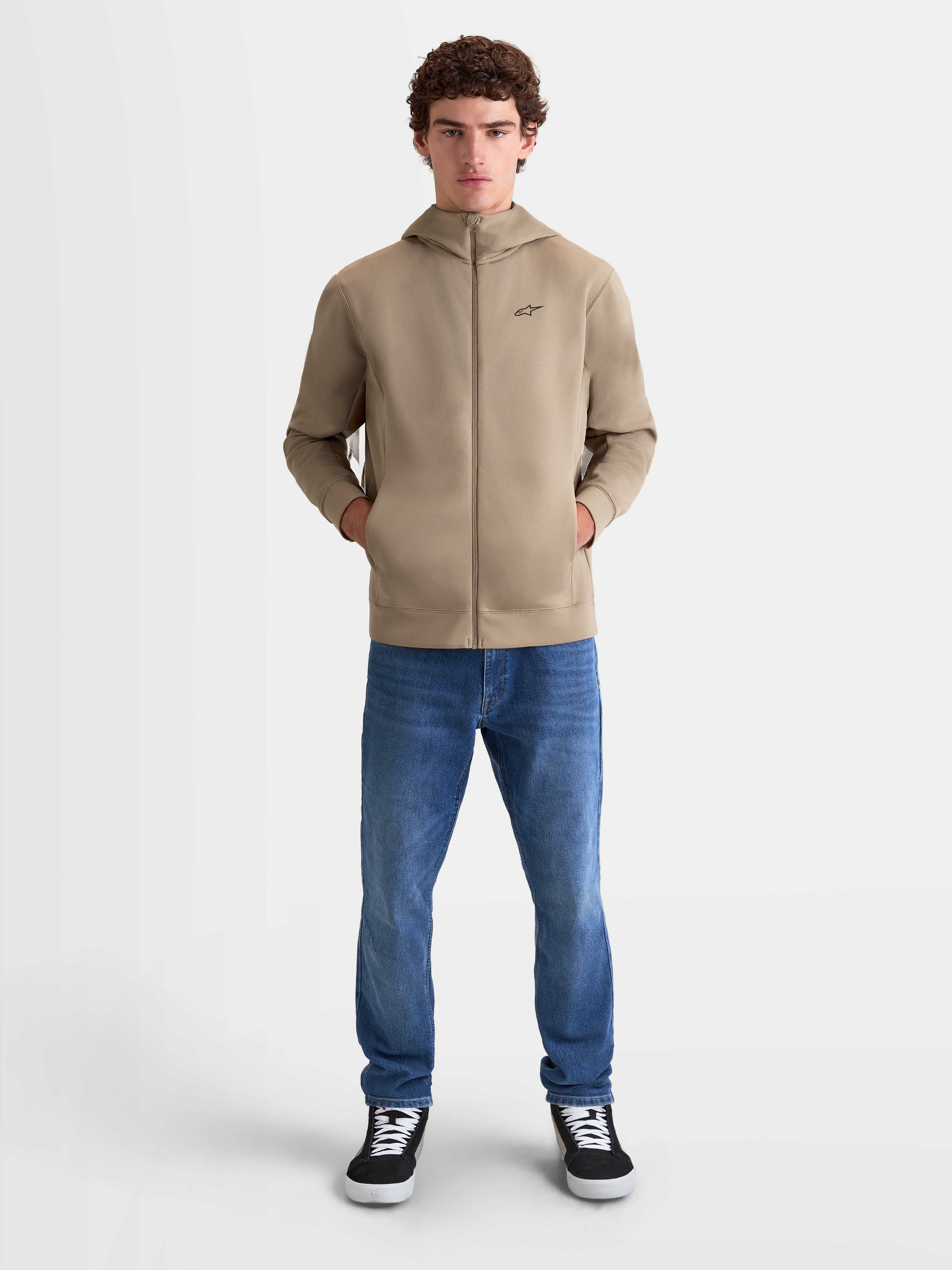 Alpinestars Bluza Z Kapturem Cypher, męska bluza sportowa zapinana na zamek, kolor beżowy, wysoki kaptur, małe czarne logo Alpinestars na piersi, odzież codzienna inspirowana motorsportem.