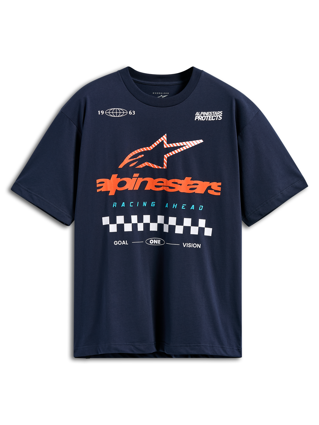 Alpinestars Aplomb Oversized CSF Tee, granatowa koszulka z krótkim rękawem, duże pomarańczowe logo Alpinestars z pasiastą gwiazdą i motywem flagi w szachownicę, casualowa odzież motorsportowa typu streetwear