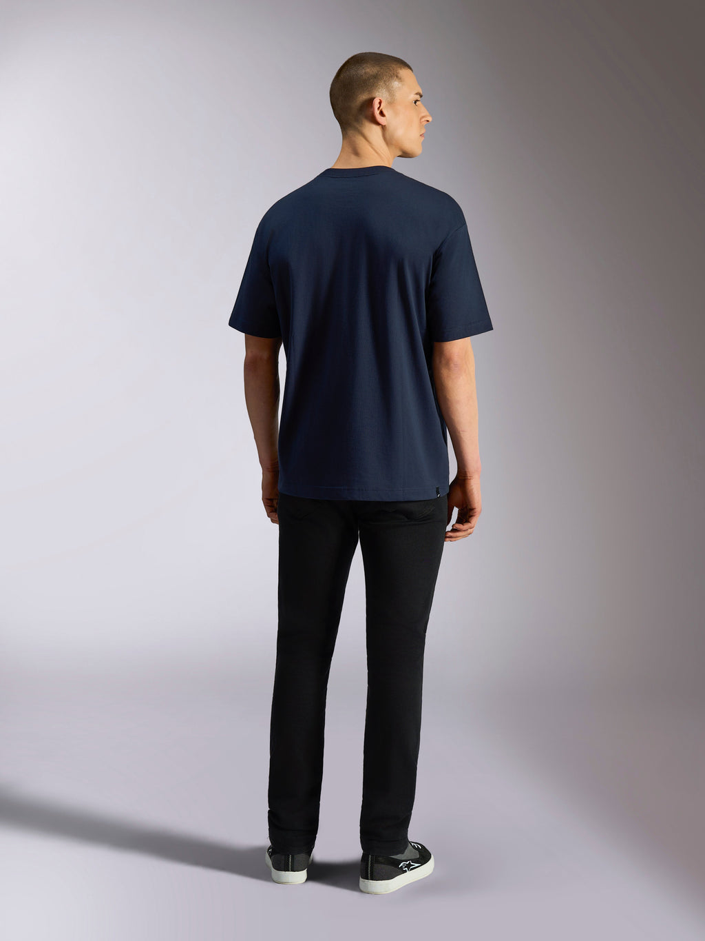 Alpinestars Aplomb Oversized CSF Tee, granatowa koszulka z krótkim rękawem, widok z tyłu, gładki design o luźnym kroju, codzienna odzież streetwearowa w stylu motorsport