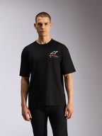 Alpinestars Overhang Oversized CSF Tee, koszulka z krótkim rękawem, czarna, z białym logo Astars i czerwonym napisem Alpinestars na piersi, codzienna odzież streetwearowa w stylu motorsportowym