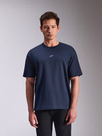 Alpinestars Focused Oversized CSF Tee, koszulka z krótkim rękawem, granatowa, małe białe logo Astars na klatce piersiowej, casualowy streetwear inspirowany motorsportem