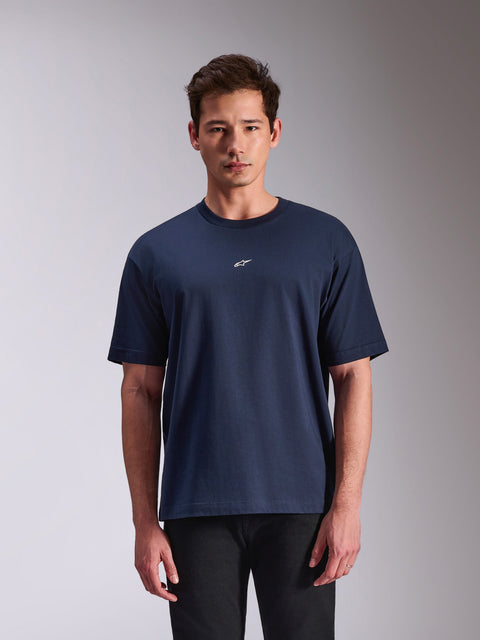 Alpinestars Focused Oversized CSF Tee, koszulka z krótkim rękawem, granatowa, małe białe logo Astars na klatce piersiowej, casualowy streetwear inspirowany motorsportem
