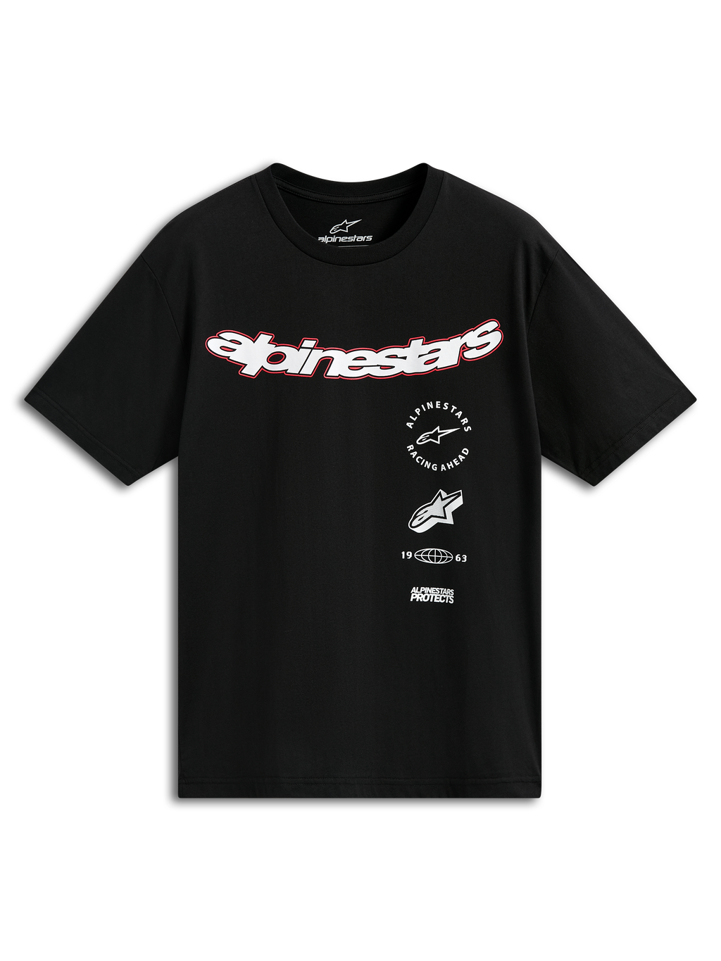 Alpinestars Abus CSF Tee, koszulka z krótkim rękawem, czarna, zakrzywione białe logo Alpinestars z czerwoną obwódką, wielowarstwowe grafiki z napisami „Racing Ahead” i „1963”, codzienna odzież motorsportowa