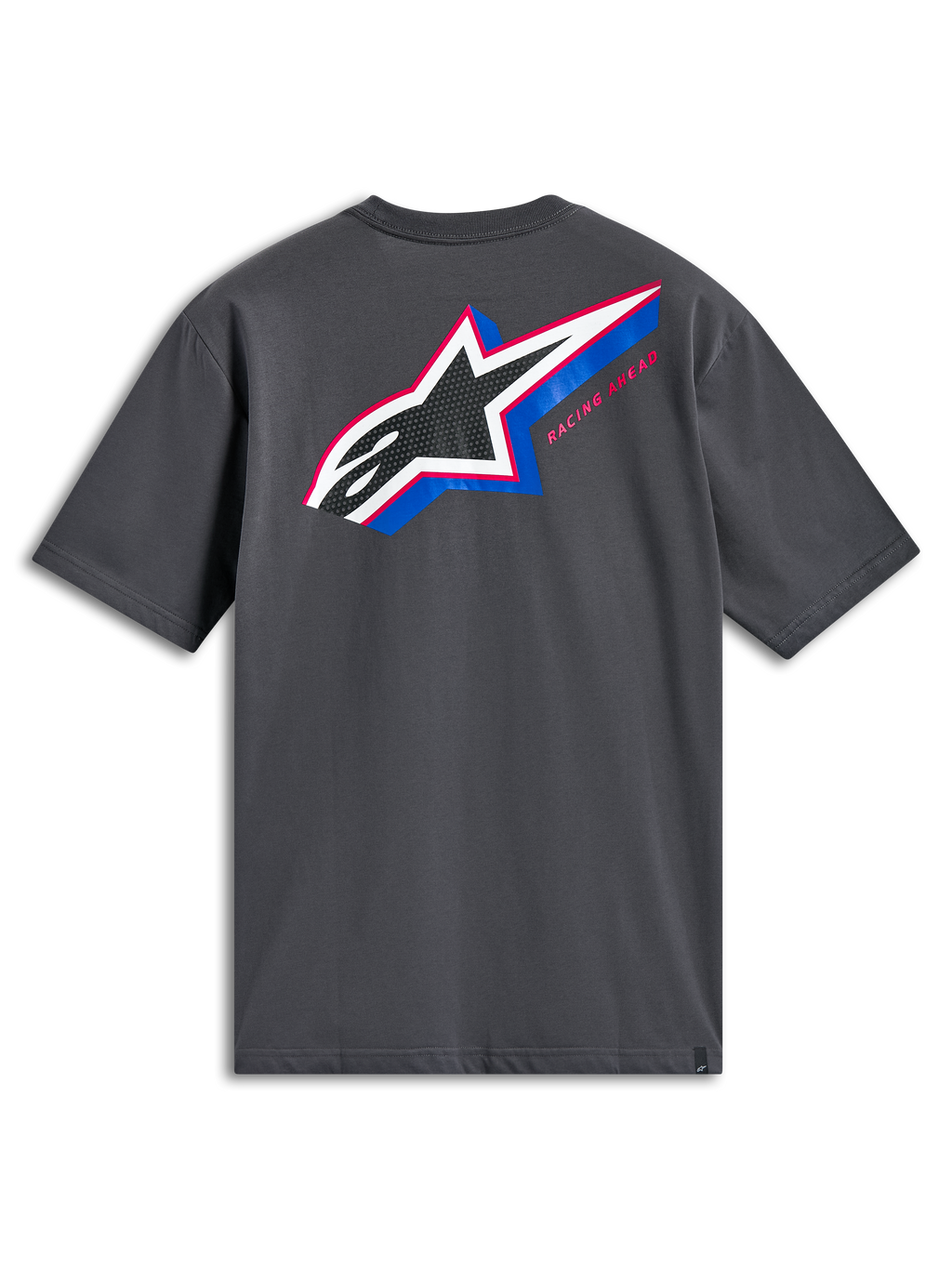 Alpinestars Angler CSF Tee, t-shirt z krótkim rękawem, ciemnoszary, widok z tyłu z dużym wielokolorowym logo Astars z perforowanym wypełnieniem, niebieskie i różowe akcenty oraz napis „Racing Ahead”, casualowy streetwear w stylu motorsportowym