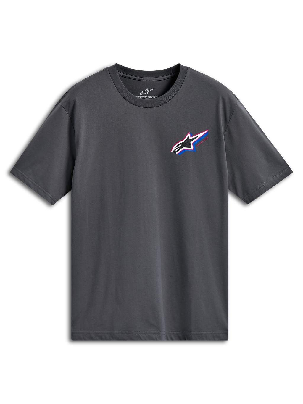Alpinestars Angler CSF Tee, t-shirt z krótkim rękawem, ciemnoszary, wielokolorowe logo Astars na lewej piersi z czerwonymi i niebieskimi akcentami, codzienna odzież motorsportowa typu streetwear