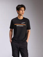 Alpinestars Lanes CSF Tee, czarna koszulka z krótkim rękawem, białe logo Astars i Alpinestars z czerwonymi i żółtymi poziomymi paskami, motorsportowy styl streetwear
