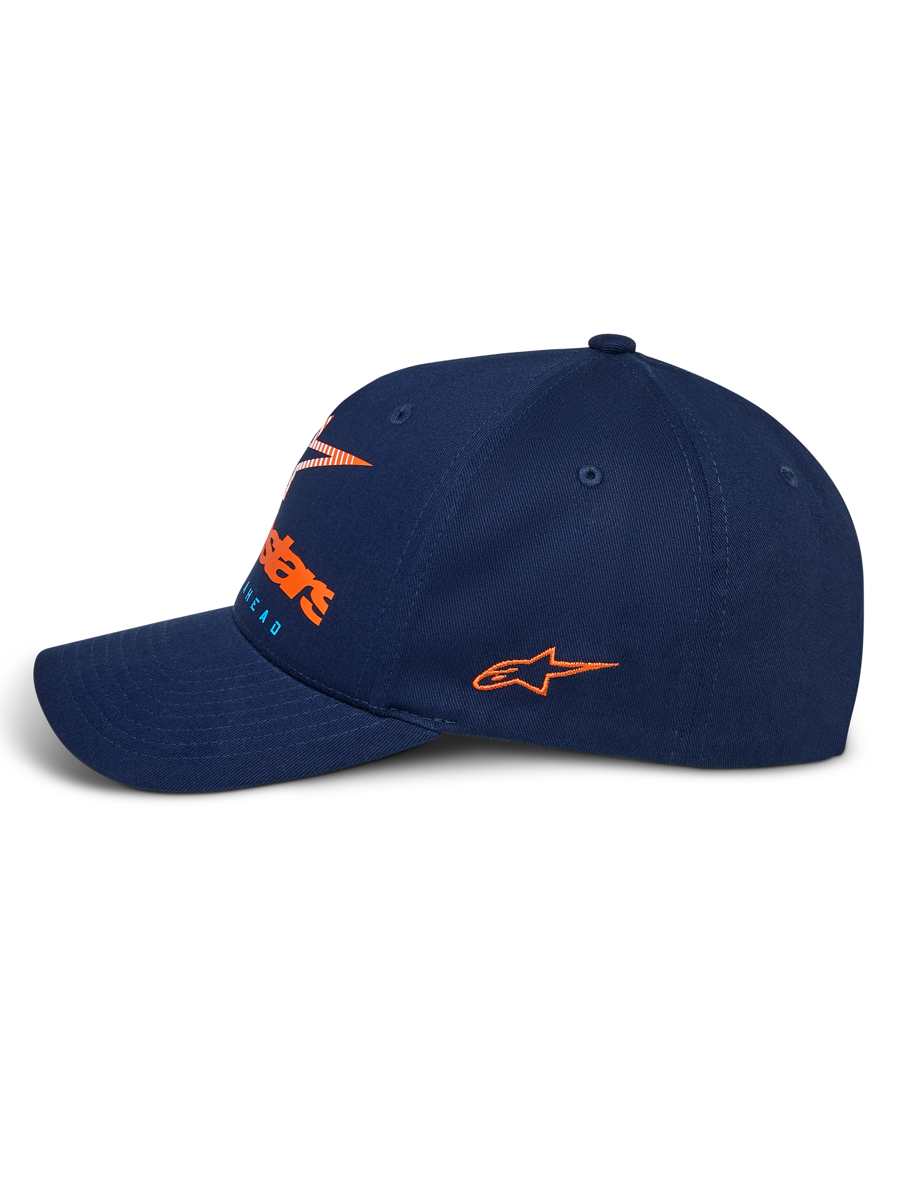 Alpinestars Instinct Hat, granatowa czapka sportowa, widok z boku z zakrzywionym daszkiem, pomarańczowe haftowane logo z boku, przednie logo z pomarańczowym nadrukiem gradientowym, strukturalna korona z tkaniny twill