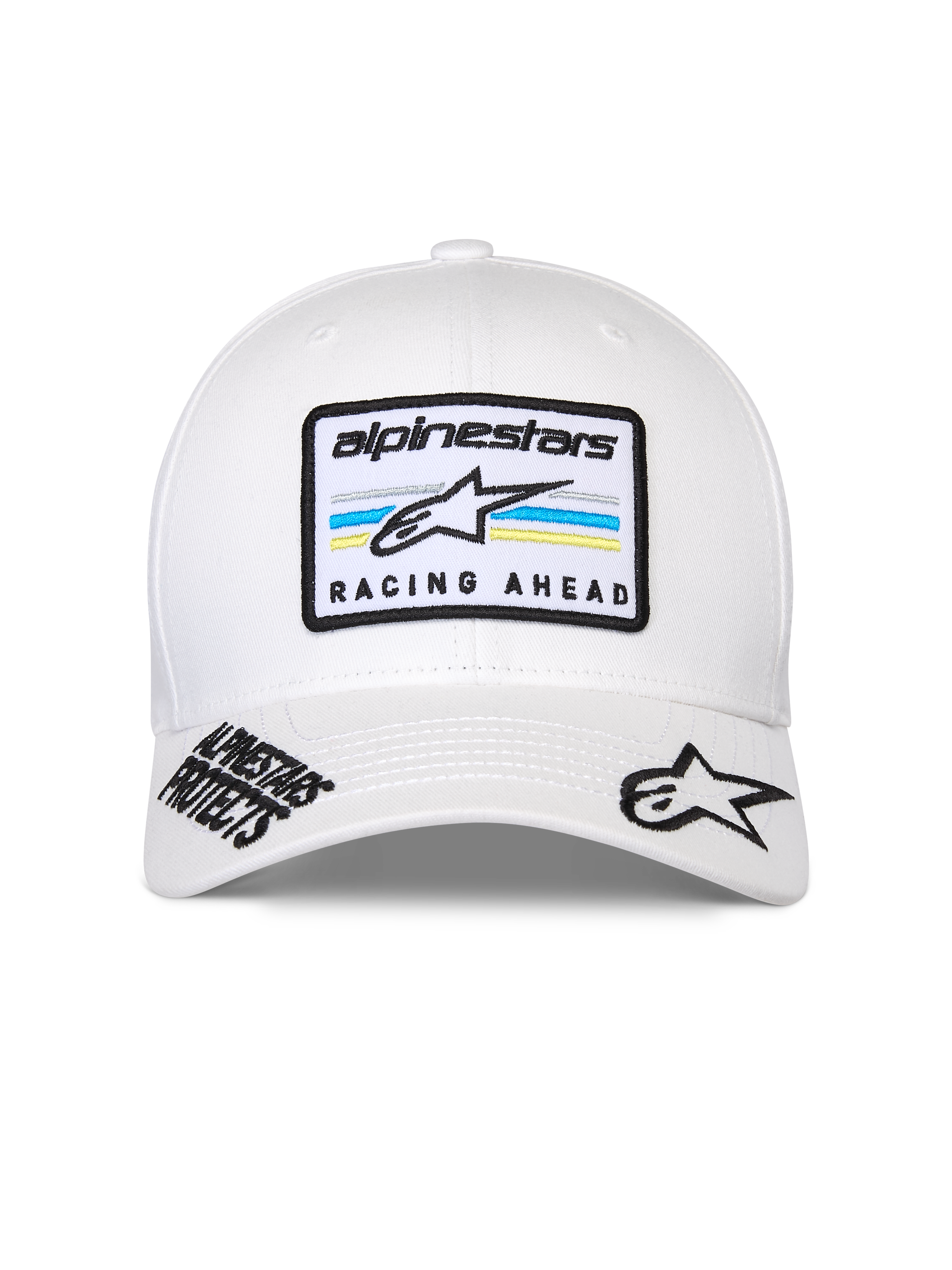 Alpinestars Surpass Hat, biała czapka z daszkiem, zakrzywiony daszek ze strukturalną koroną, środkowa naszywka z przodu z logo „alpinestars” i napisem „RACING AHEAD” na tle niebieskich i żółtych pasów, czarne haftowane logotypy na daszku, codzienne nakrycie głowy w stylu motorsportowym
