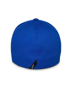 Alpinestars Corp Shift Relay Hat, niebieska czapka z daszkiem, widok z tyłu, elastyczna konstrukcja typu flex z małą czarną metką z logo, strukturalna korona, sportowy styl