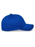 Alpinestars Corp Shift Relay Hat, niebieska strukturalna czapka z daszkiem, widok z profilu, zakrzywiony daszek z czarnym wykończeniem sutache i białym detalem typu sandwich, codzienne nakrycie głowy inspirowane sportami motorowymi