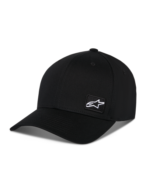 Alpinestars Pivot Hat, czarna czapka sportowa, zakrzywiony daszek i usztywniona korona, mała biała naszywka z logo Astars z boku, casualowy design inspirowany motorsportem