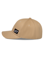 Alpinestars Pivot Hat, sportowa czapka z daszkiem, kolor piaskowy khaki, zakrzywiony daszek i strukturalna korona, mała czarna naszywka z logo Astars na boku, wytrzymała bawełniana tkanina twill