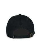 Alpinestars Calipalm Strapback Hat, czarna, widok z tyłu z regulowanym zapięciem na pasek z metalową klamrą, mała tkana metka z logo i miękka konstrukcja z bawełnianego twillu
