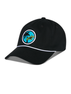 Alpinestars Calipalm Strapback Hat, czarna czapka z daszkiem, miękka niska korona z zakrzywionym daszkiem, biały ozdobny sznurek, okrągła naszywka z przodu z motywem palmy i limonkowym logo Astars, casualowa odzież sportowa