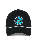Alpinestars Calipalm Strapback Hat, czarna czapka z okrągłą tkaną naszywką z palmą i limonkowym logo Astars na niebieskim tle, biały ozdobny sznurek nad daszkiem, sportowa odzież codzienna