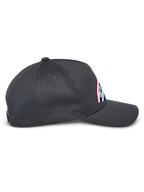 Czapka Alpinestars Lucid Snapback, widok z boku, grafitowa, zakrzywiony daszek i usztywniona korona, haftowane logo z przodu z wielokolorowym wypełnieniem, codzienna czapka typu snapback inspirowana sportami motorowymi